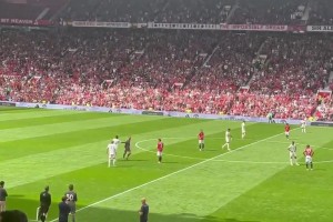 致敬傳奇！德赫亞被換下時(shí)曼聯(lián)球迷爆發(fā)熱烈掌聲