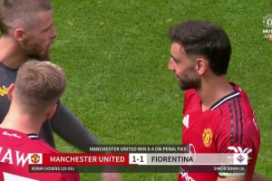 老友再聚！B費(fèi)連續(xù)“肘擊”德赫亞 卡塞米羅連連拍德赫亞胸口??