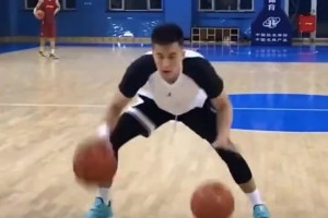 拉什福德在巴薩小秀顛球，某前巴薩球員：你能顛來金球嗎??