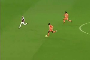 速度流沖擊！薩拉赫和馬內(nèi)的雙人反擊現(xiàn)在看著還是很享受啊