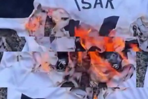 紐卡球迷火燒伊薩克球衣??伊薩克到時候要是走不了就尷尬了