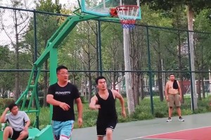 老哥這是什么野球打法？一頓神仙妖孽操作把大家全驚呆了??