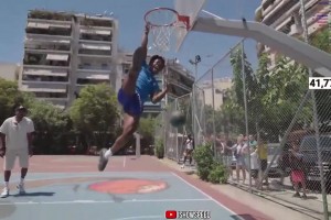 字母哥和甲亢哥一起希臘行 沒想到1米75的甲亢說扣就扣！??