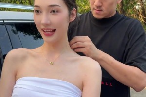 羨慕楊政！孟雅芳曬楊政送項鏈并親自為其帶上：喜歡小驚喜~