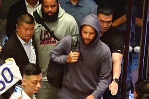 庫(kù)里應(yīng)援戰(zhàn)車(chē)已抵達(dá)西安...