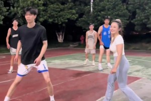 御姐造型！??前女籃國(guó)手許諾曬視頻：拼了命刷存在