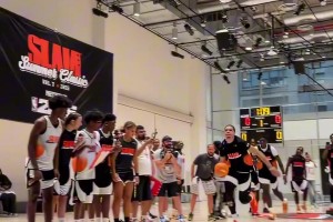 來看五星高中生泰蘭斯托克斯罰球線扣籃！