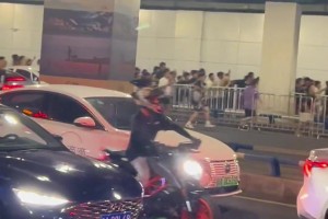 這是庫里中國行的追星現(xiàn)場，山呼海嘯的?。? >
                                        </div>
                                    </div>
                                                                        <div   id=