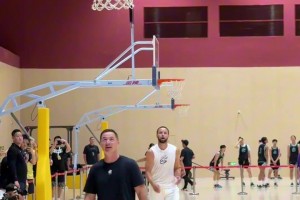 庫里：屏幕前的老鐵你們覺得我能帽到嗎？