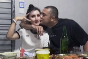 這是又和好了？西熱力江妻子曬西熱親吻自己畫面：以后多包容