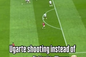 最糟糕的決策！烏加特沒(méi)有將球傳給姆貝莫，而是選擇自己打門(mén)