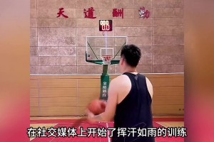 ??科勒展示自己美腳，并表示可以靠它在onlyfans賺大錢