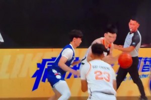 首屆大學(xué)生聯(lián)賽！不知道還以為是摔跤???