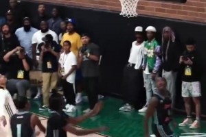 雙人扣籃？這兩分算誰的啊兄弟們