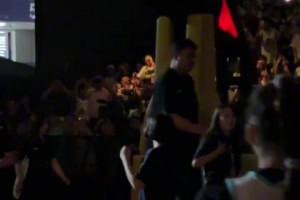 夢幻聯(lián)動！姚明現(xiàn)身庫里中國行活動現(xiàn)場，引得球迷陣陣歡呼！