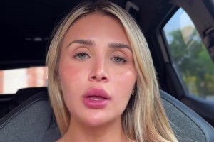 阿扎爾無奈！理發(fā)店的托尼給阿扎爾披上了熱刺球衣??