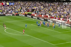 角球當(dāng)點(diǎn)球使！賴斯角球傳中，廷伯甩頭攻門得手