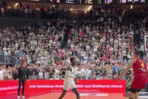 到了國(guó)際賽場(chǎng)的小黑：天晴了雨停了，我又覺得我行了??