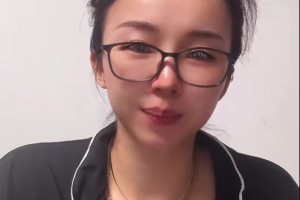 已經(jīng)領(lǐng)證懷孕??啦！張曼源凌晨直播，孕相還是有點(diǎn)明顯的