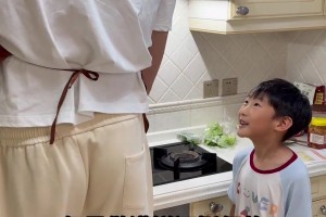 扎心了！周琦兒子：爸爸 你投三分不行 但是做雞蛋灌餅還挺行的