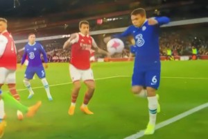 把內(nèi)馬爾當(dāng)球踢了！巔峰內(nèi)馬爾在法甲遭受的是什么防守待遇？