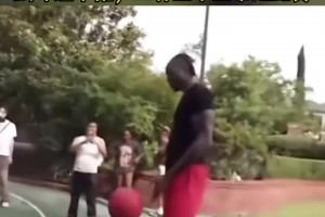 哎呦 不錯哦！霍華德野球場跟球迷單挑 三分五中五帶走比賽~