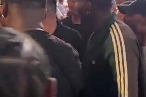 學得很快！華子用中文向排隊簽名的球迷大喊：別著急！