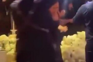 這家庭地位！??華子游黃浦江時女友舉風(fēng)扇幫降溫，還直言：我能游過去