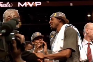 于嘉：如何看待自己15年沒拿到FMVP？庫里：我22年拿到了，已經釋然了