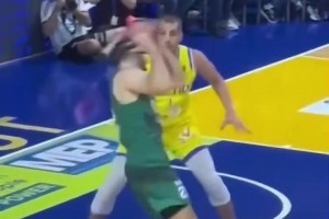 中投靚仔！47歲的漢密爾頓依舊能展示自己高超的投籃技術(shù)！