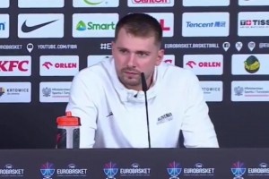 東契奇：我們新賽季目標(biāo)就是奪冠，老詹會(huì)幫助我們贏球，他知道怎么做才能奪冠