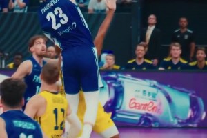 7尺小前鋒！2米13的馬爾卡寧突破隔扣誰擋得住啊??????