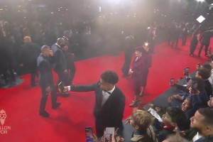 顏值炸裂??巴黎中場內(nèi)維斯女友現(xiàn)身金球獎現(xiàn)場，艷壓群芳?。? >
                                        </div>
                                    </div>
                                                                        <div   id=